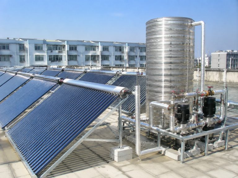 确山县商用大容量真空管太阳能热水系统